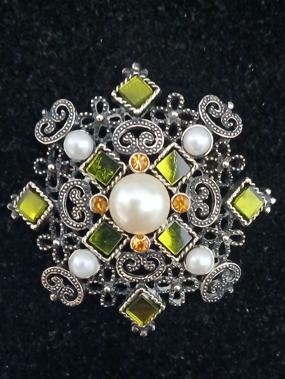 Vintage Unmarked Goldtone Rhinestone Faux Pearl Filigree Brooch 2"